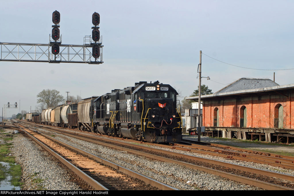 NCYR 9657 & 2068 work the interchange track